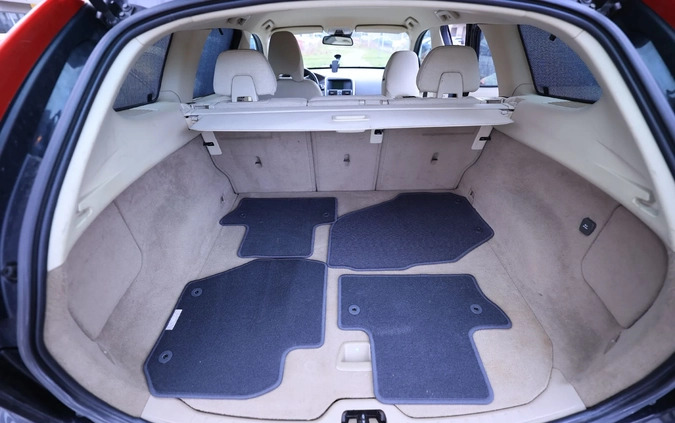 Volvo XC 60 cena 45000 przebieg: 297000, rok produkcji 2012 z Warszawa małe 121